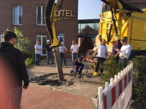 Versenkbarer Poller wird schnell eingebaut
