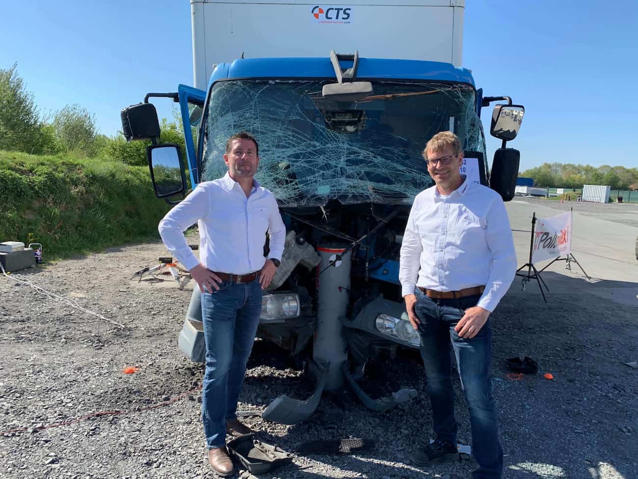 Prüffahrzeug nach einem Crashtest bei CTS