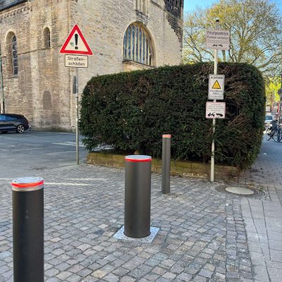 Parkplatzpoller verhindern parken, Poller auf Parkplatz, Parkplatzpöller mit Poller von PollerMax, was ist poller, Parkplatz Poller