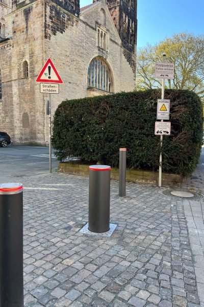 Poller Parkplatz, Parkplatzpoller sichern Parkplatz, Parkplatzpoller durch versenkbare Poller